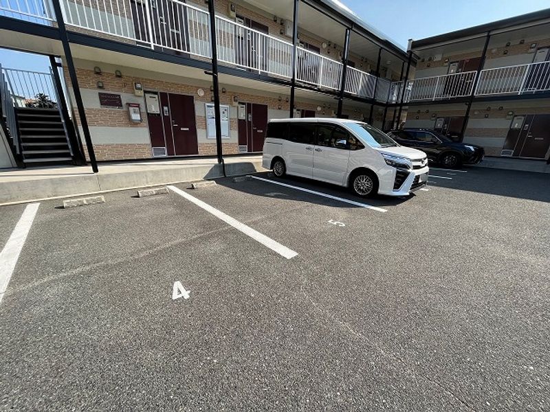 レオパレス泉南ウィロー 駐車場