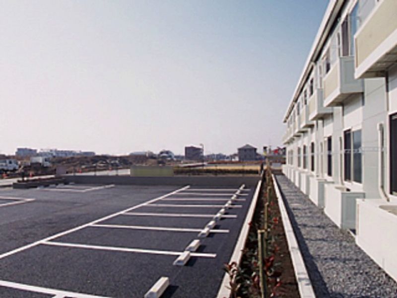 レオパレスブレストンコート 駐車場