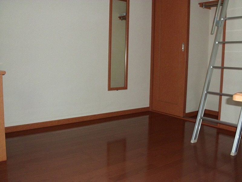 レオパレス神野２ 居間
