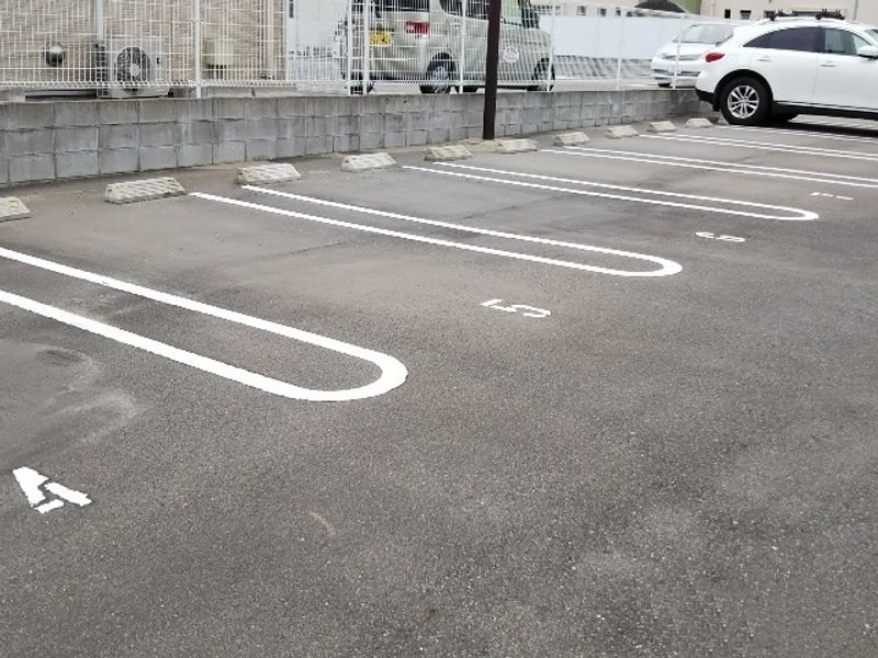 レオネクスト堀内Ⅲ 駐車場