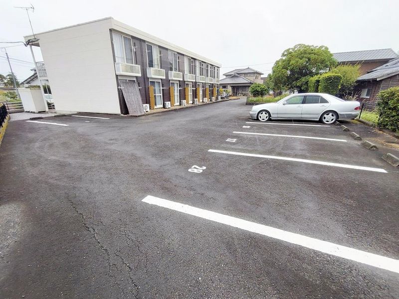 レオパレス木花 駐車場