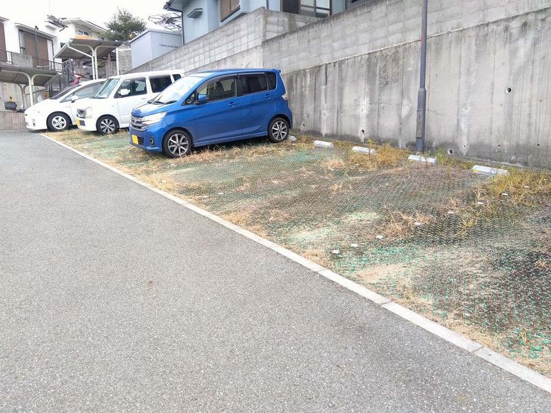 レオネクストディアベルジュⅡ 駐車場