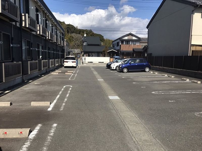 レオネクスト桂 駐車場