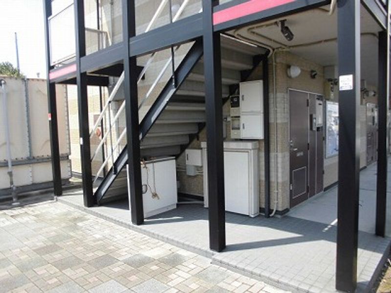 レオパレスアルカンシエル弐番館 エントランス