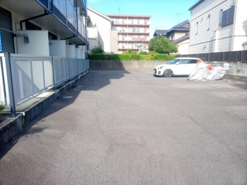 レオパレスエルピス大林 駐車場