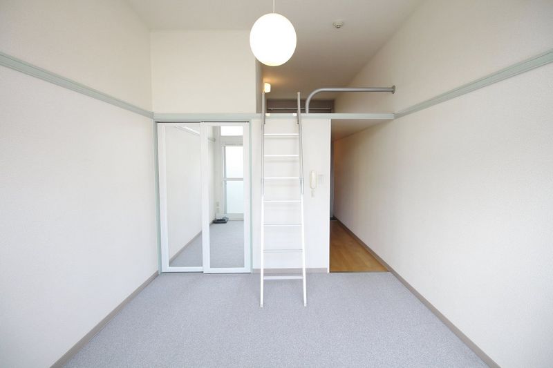 レオパレス住吉伍番館 居間