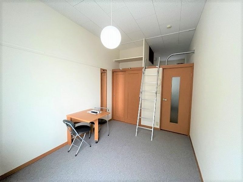 レオパレスセルボ 寝室