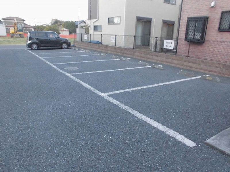 レオパレスオータム 駐車場