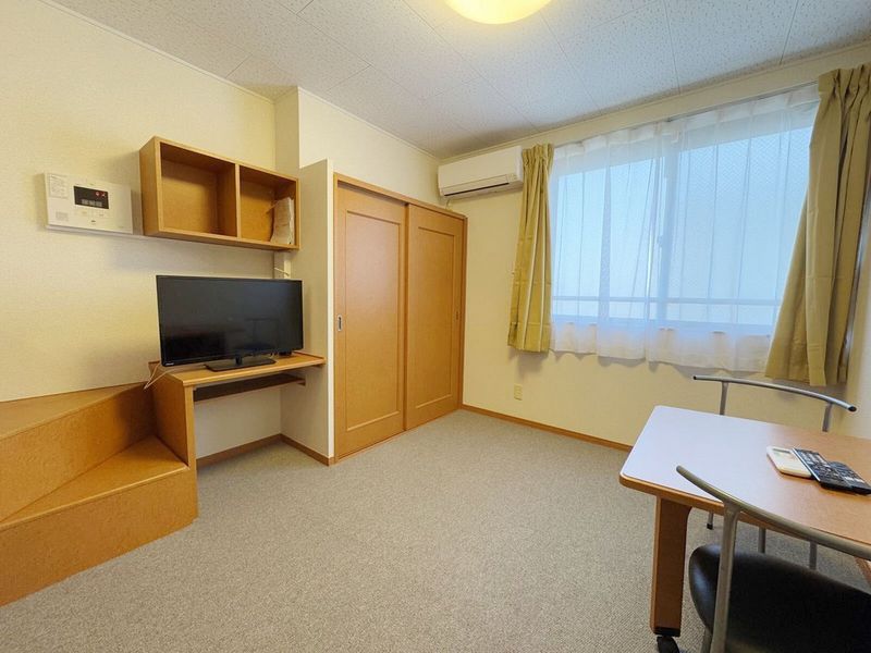 レオパレスボヌール山辺 居間