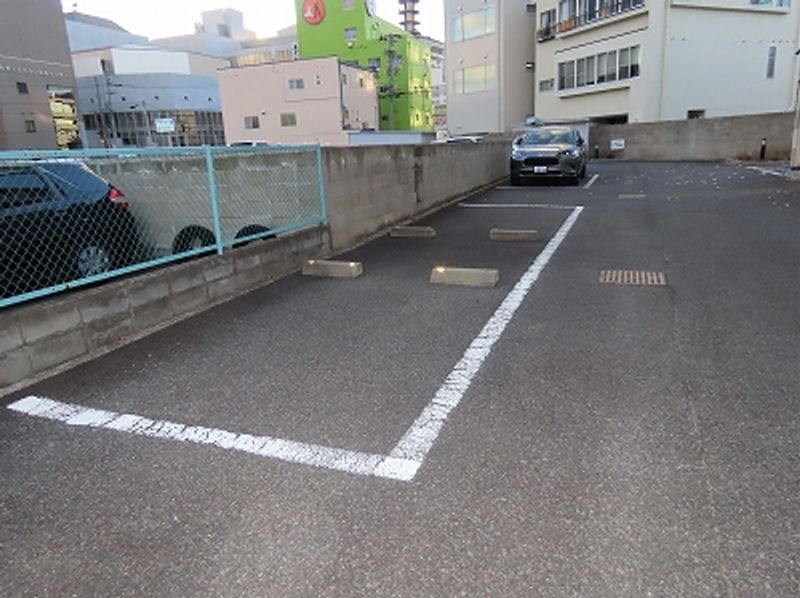 レオパレス早苗 駐車場