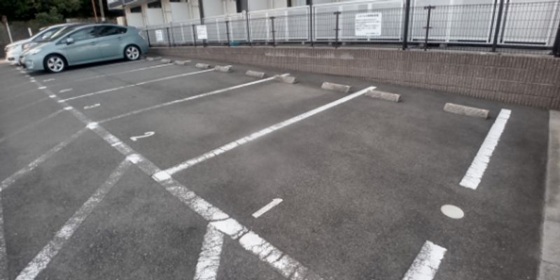 レオパレスせんだん 駐車場