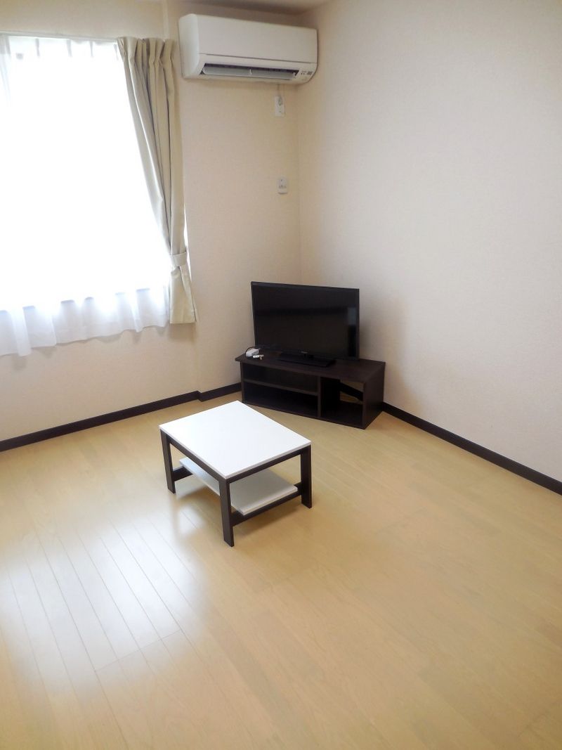 レオネクストＵＢＵＫＡＴＡ 居間