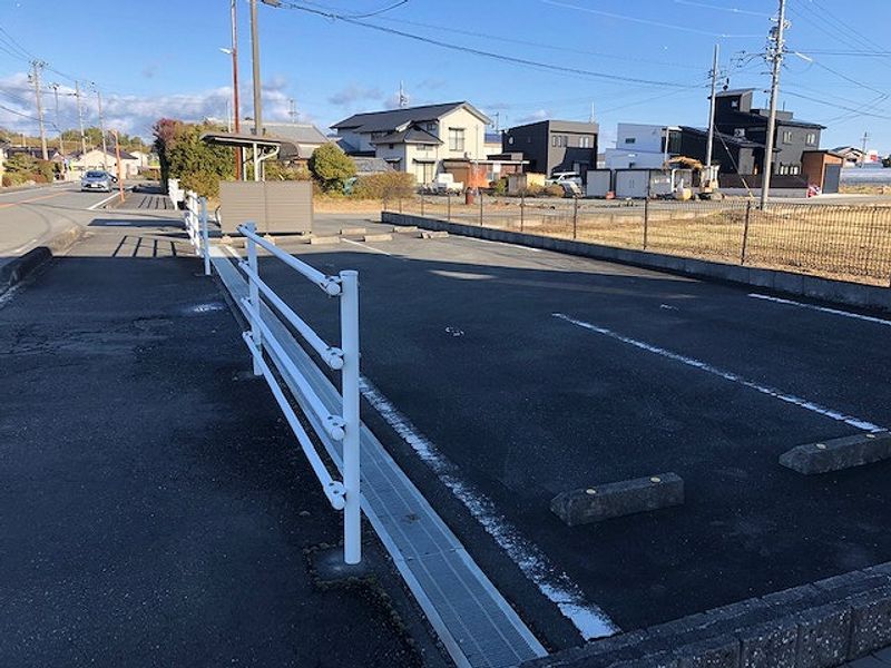 レオパレスジョーファミリー 駐車場