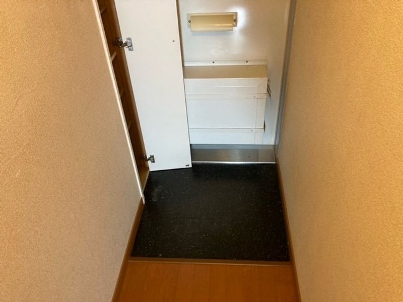 レオパレスエステートカズⅡ 玄関