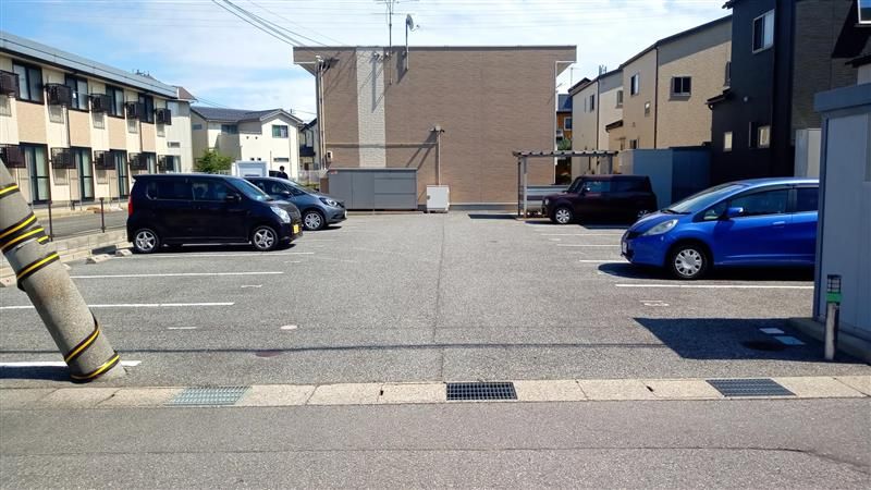 レオパレス天正寺ムーンライト 駐車場