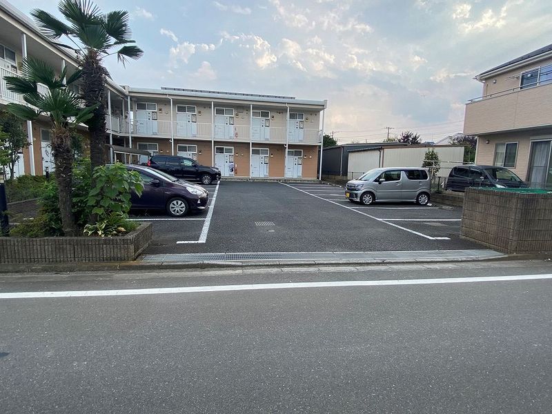 レオパレスエミネンス 駐車場