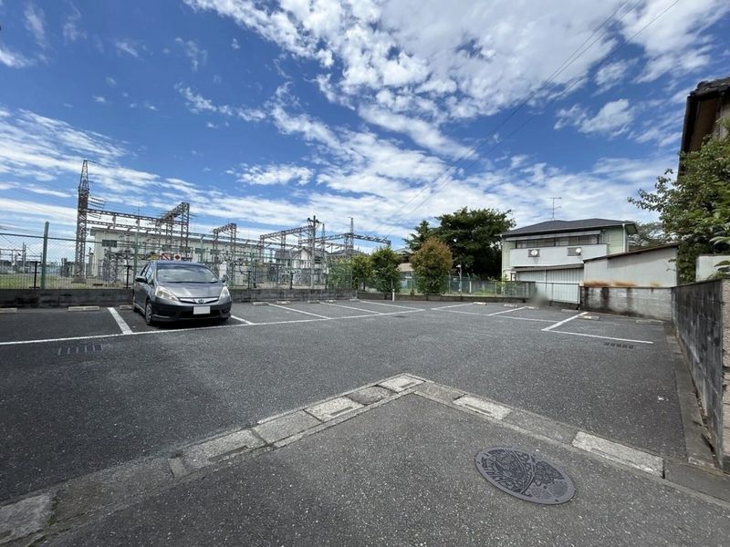 レオパレスラフィーニア 駐車場