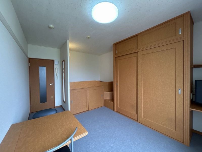 レオパレス広町 居間