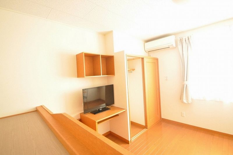 レオパレス鴨池 居間