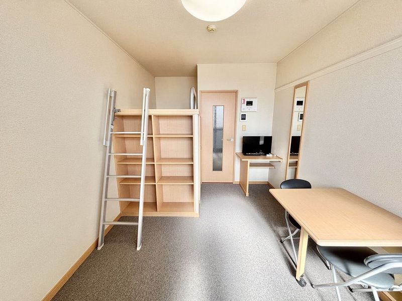 レオパレスさくら坂 居間