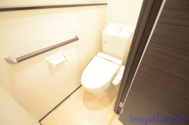 CLEINO La Luce Toilet