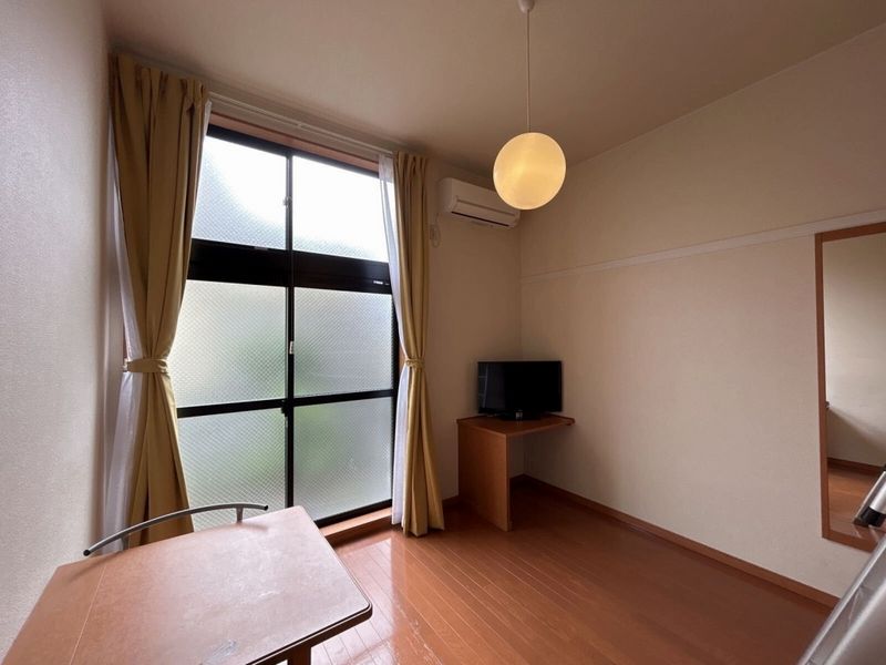 レオパレス花菜 居間