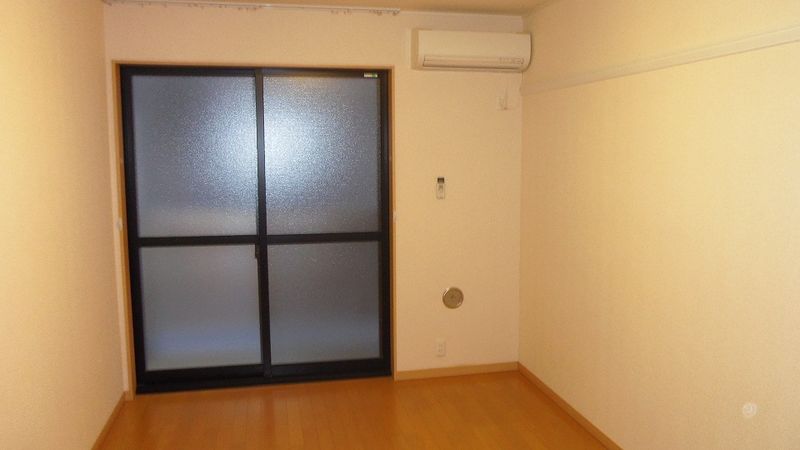 レオパレスシャルダン 居間
