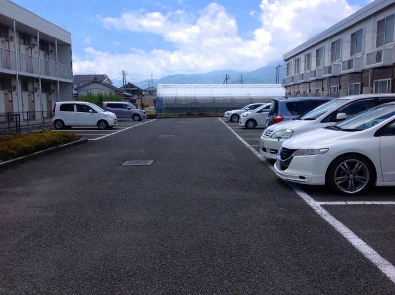 レオパレス八幡Ⅱ 駐車場