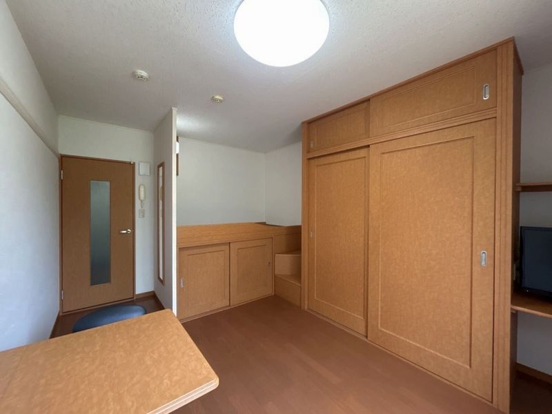 レオパレス広町 居間