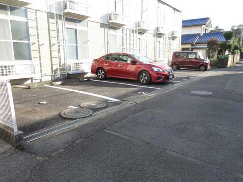 レオパレスアルファ 駐車場