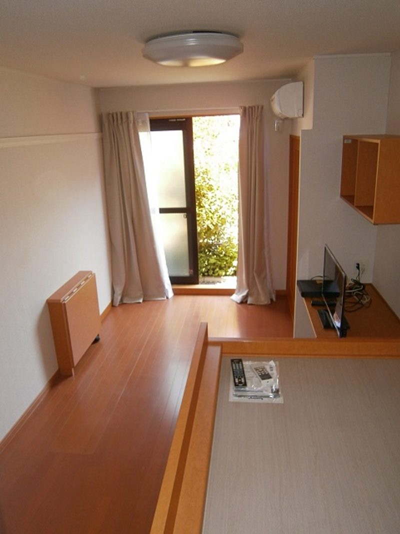 レオパレスグリーンハイツ１号 居間