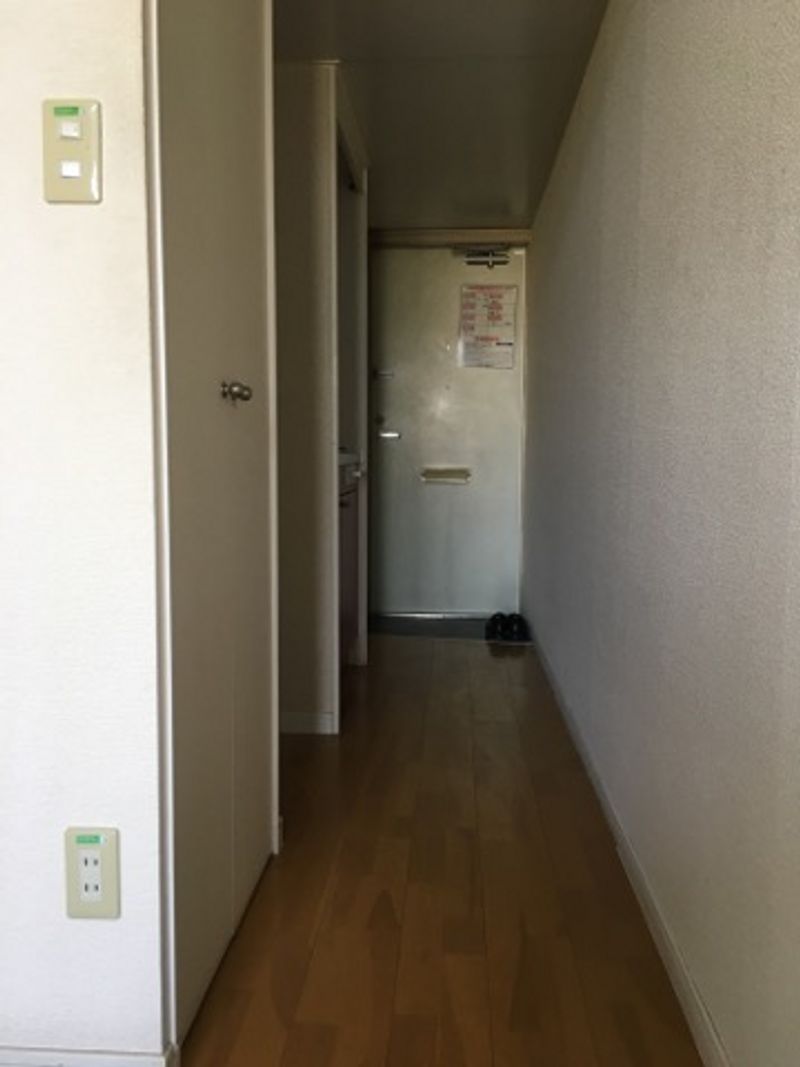 レオパレスウエストⅡ 玄関