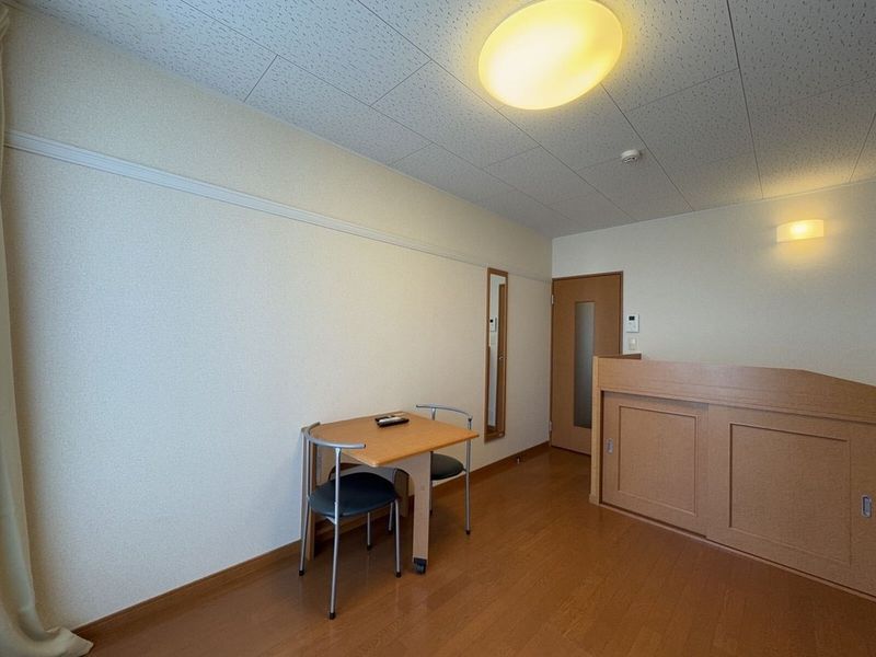 レオパレスパーチェ 居間