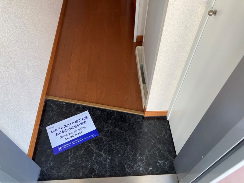 レオパレス天童館 玄関
