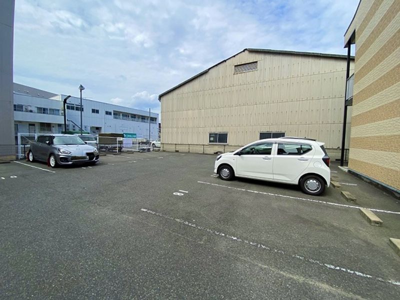 レオパレス葉月 駐車場