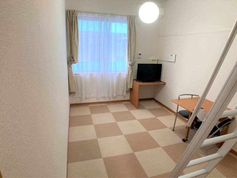 レオパレス大学通り 居間