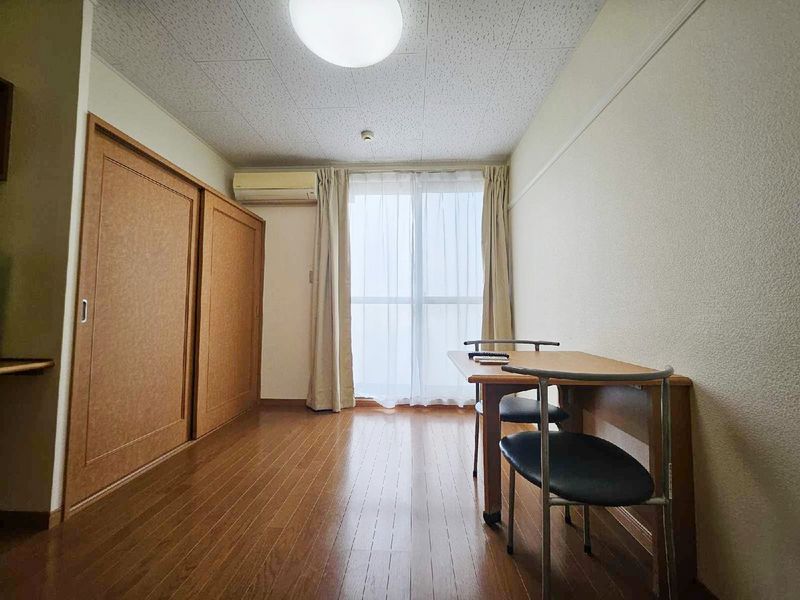 レオパレスプルメリア 居間