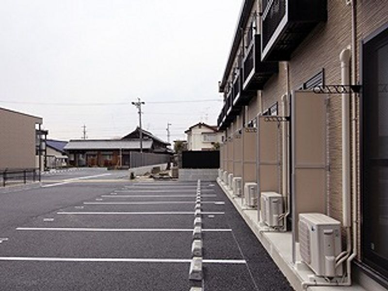 レオパレスポートリーファームⅡ 駐車場