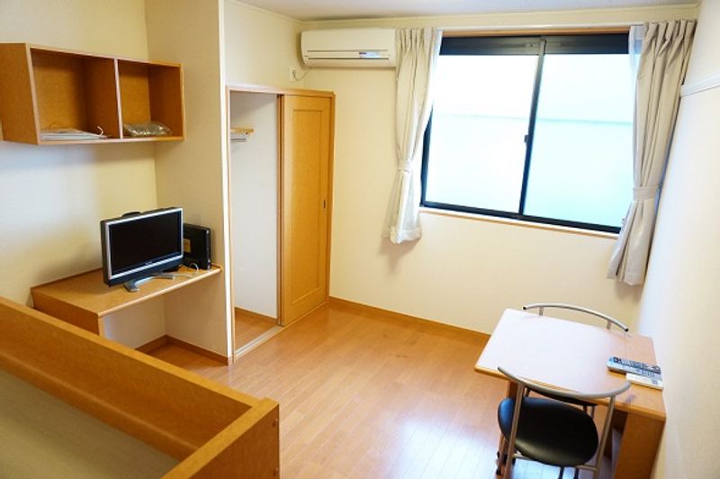 レオパレス南風原 居間