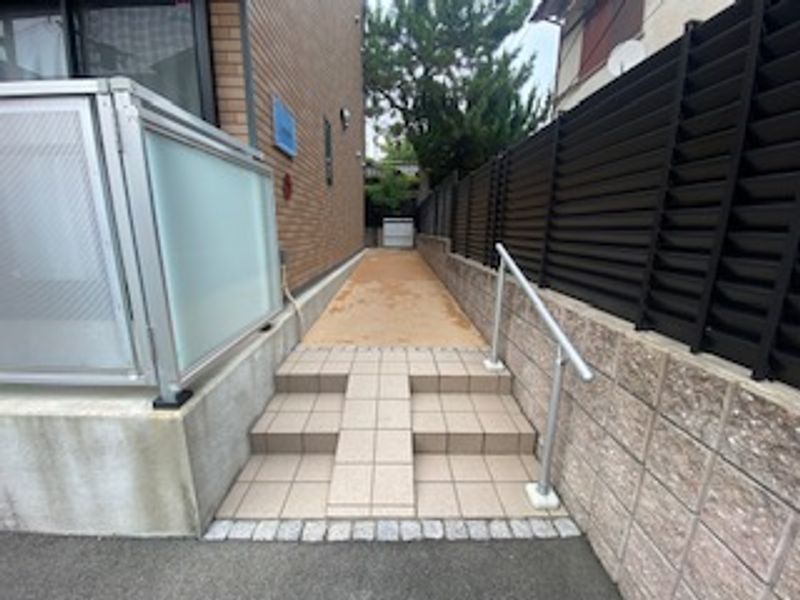 レオネクスト豊中岡町 エントランス