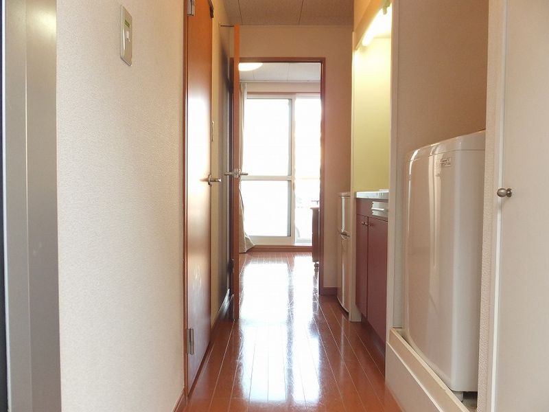 レオパレスＡＵＢＥ　沼垂東 玄関