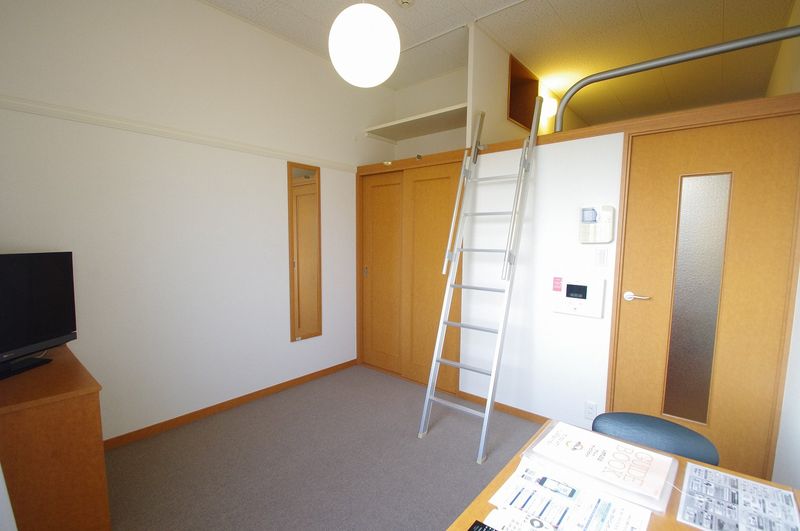 レオパレスグリーンヒルズ３ 居間