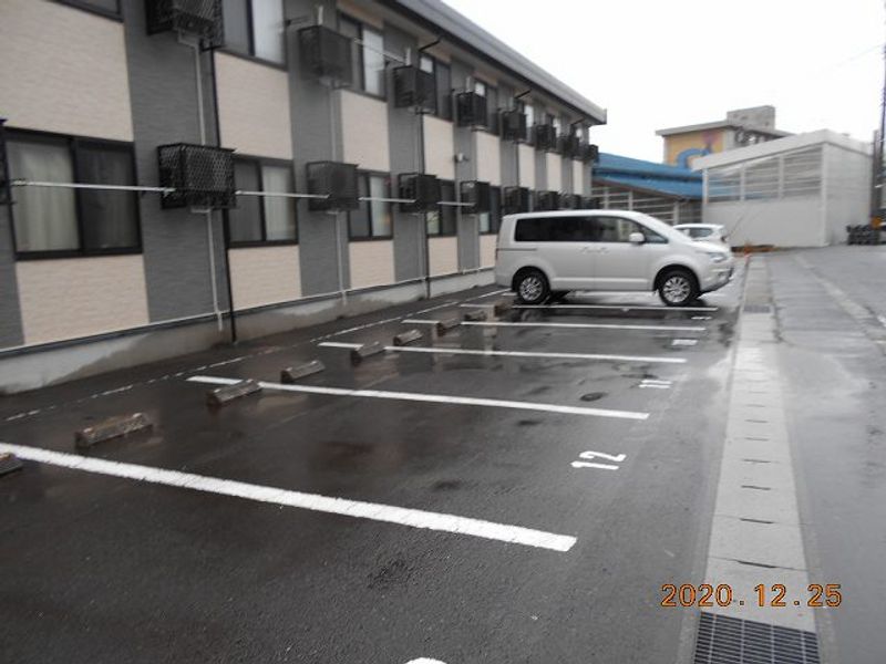 レオパレス萩野ＳＭＩＬＥ 駐車場