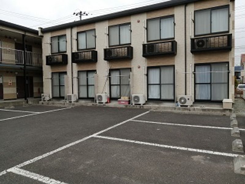レオパレスソナール 駐車場