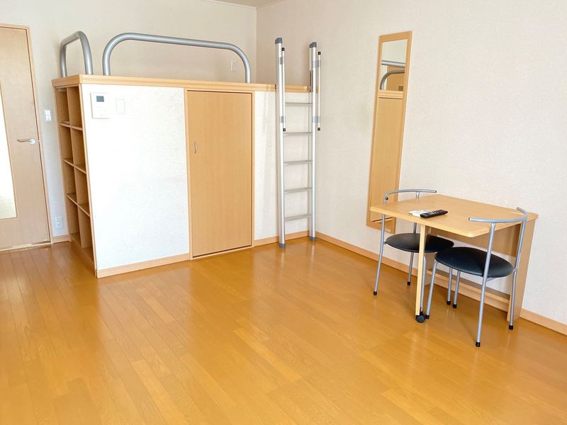 レオパレスルームス北越 寝室