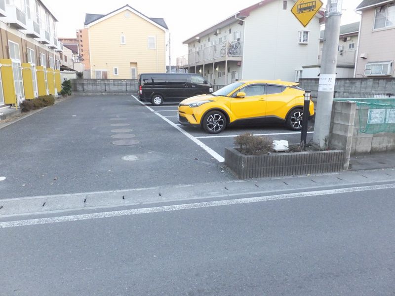 レオパレスオリマ 駐車場