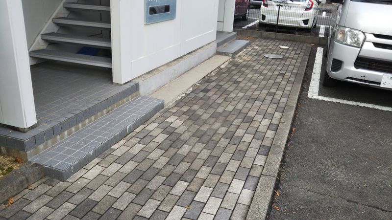レオパレスエイトランド エントランス