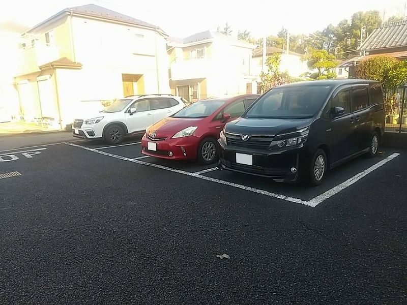 レオパレス所沢航空公園 駐車場