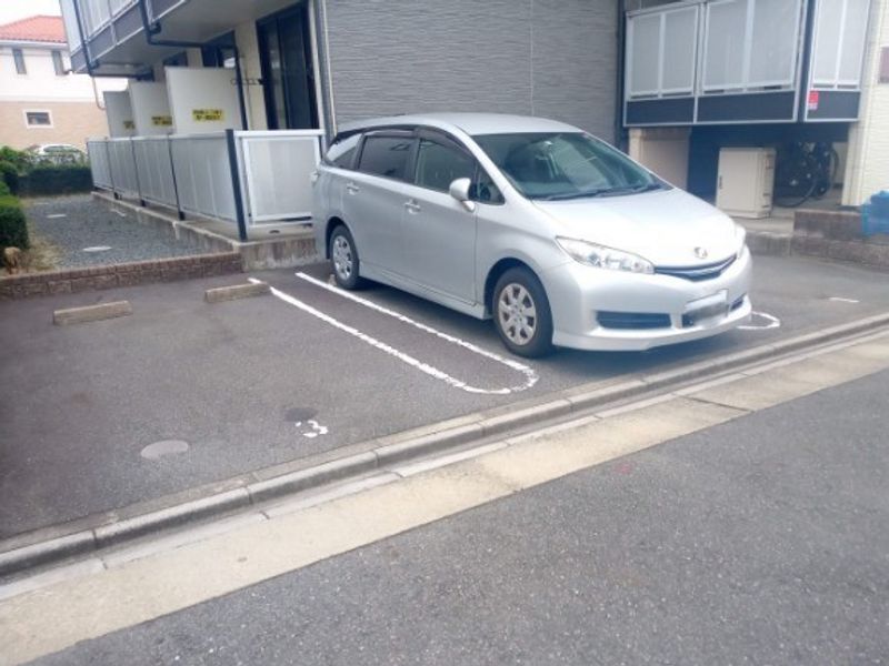 レオパレス牛立 駐車場