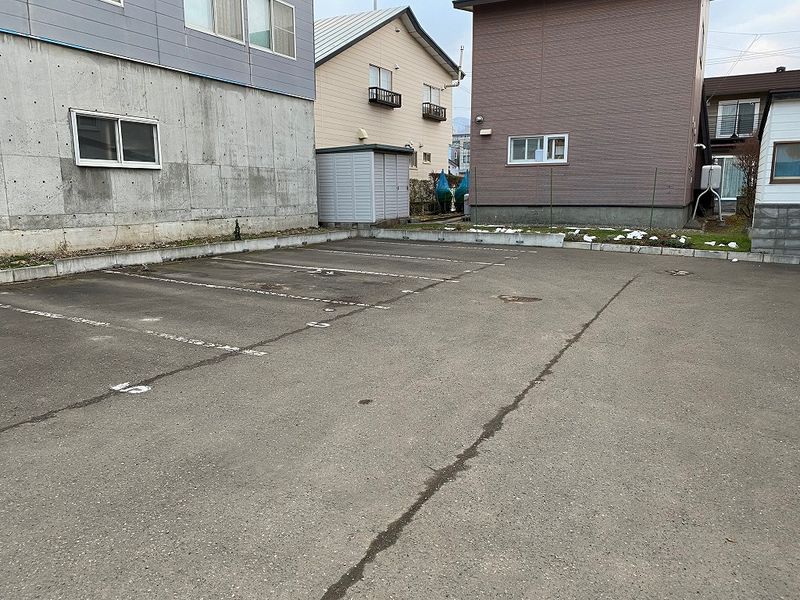 レオパレスロワジール西野Ａ 駐車場